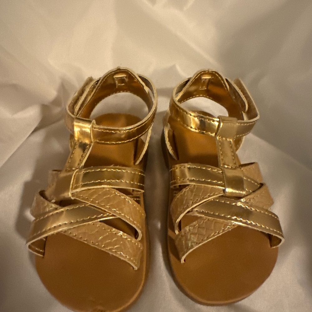 NWOT Gold Baby Girl Sandals - so cute!